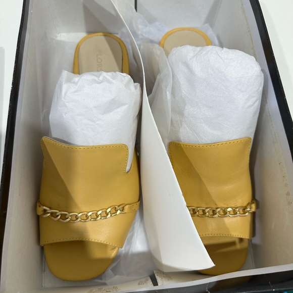 FLORSHEIM leather mules in mustard with gold chain, size 38 - Picture 5 of 9